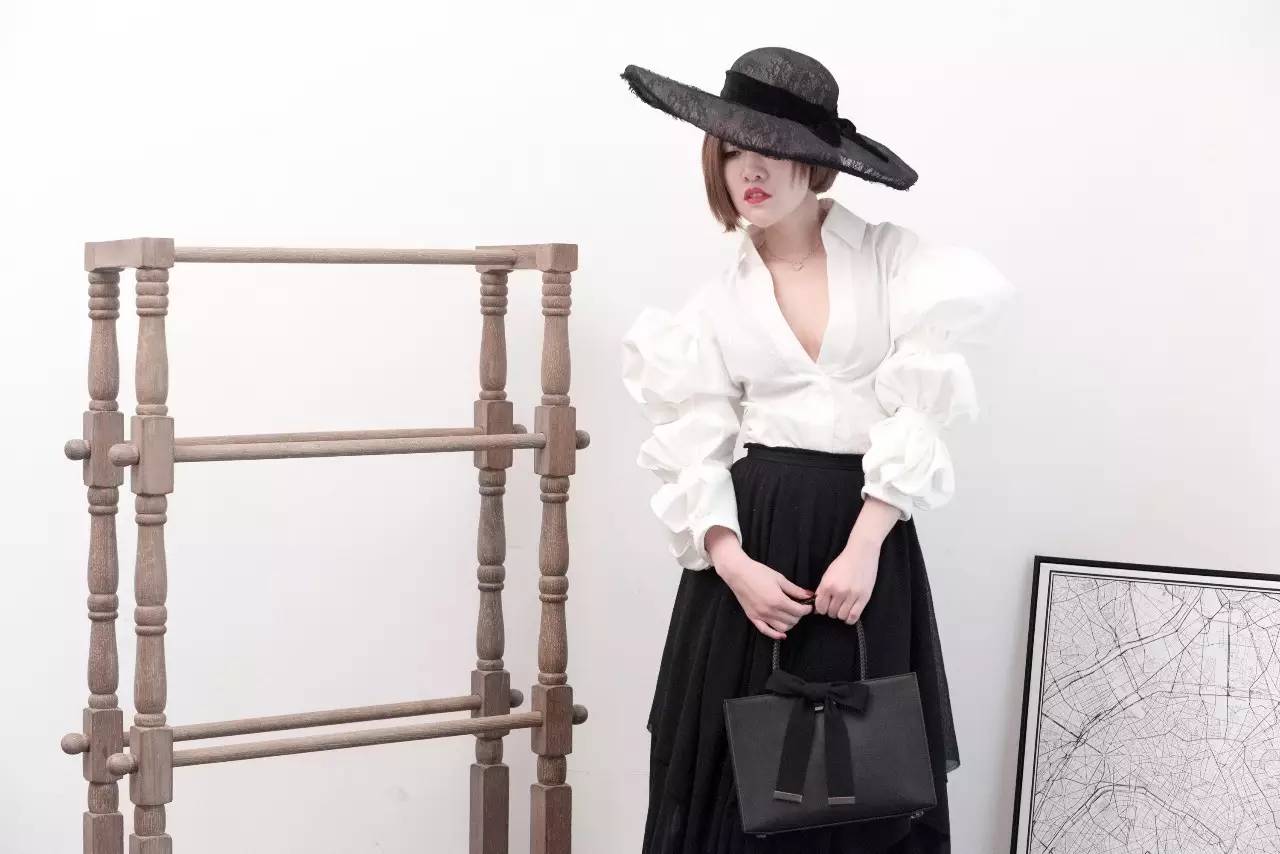 适合入手的入门级奢侈手袋,去繁从简的极简魅力