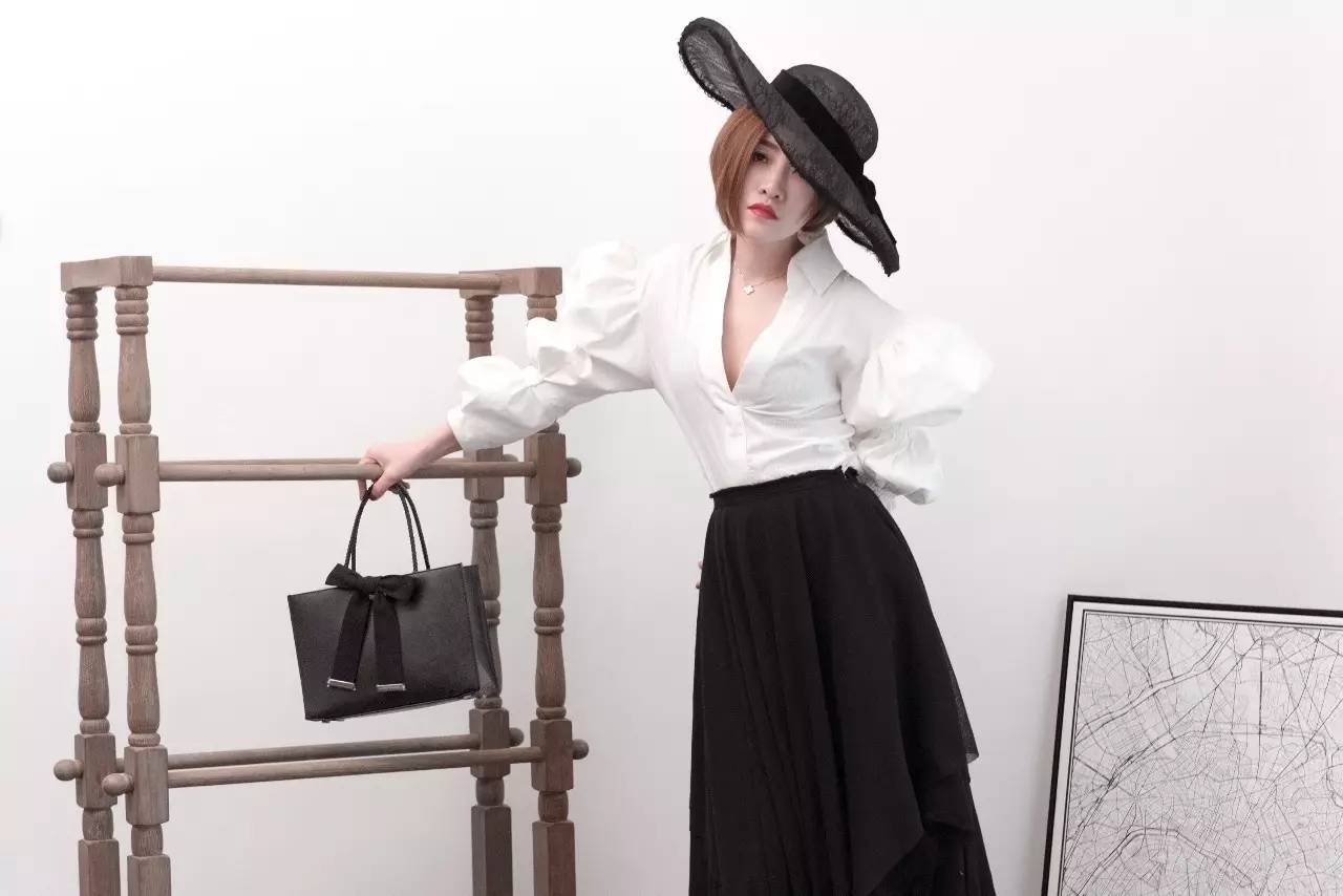 适合入手的入门级奢侈手袋,去繁从简的极简魅力