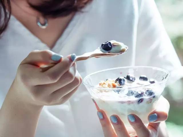 蓝莓冻一冻好吃吗,蓝莓不冻好吃还是冷冻好吃