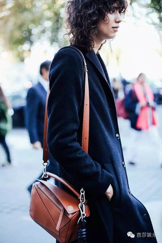 gigihadid私服都是神仙单品,gigihadid化妆包