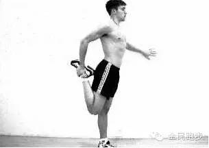 跑步前拉伸动作女生完整版,跑步后要做什么拉伸动作才不伤腿