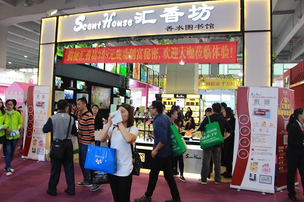 化妆品加盟店要如何经营,化妆品加盟店怎么赚钱