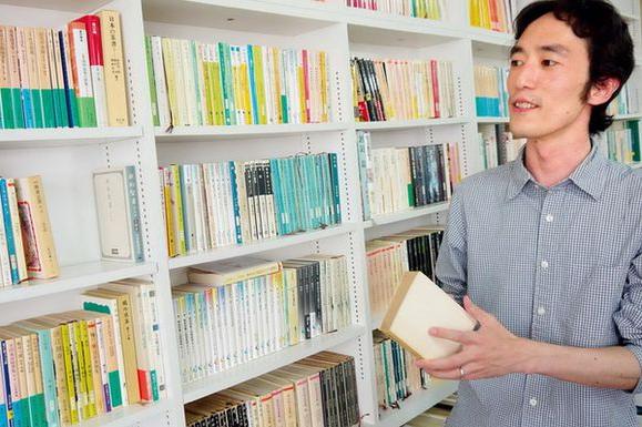 日本流行小说家森见登美彦的有趣来源于何处?