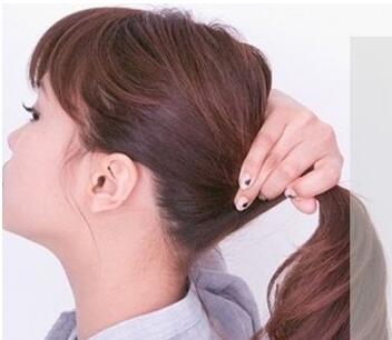 卷发盘发教程50岁,卷发盘发视频教程简单易学