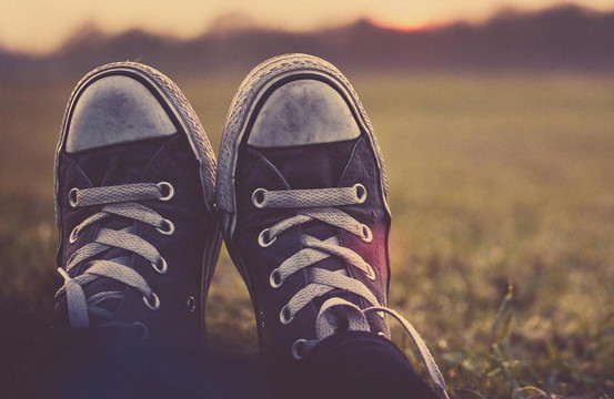 匡威鞋怎么搭配衣服好看,黑色匡威鞋搭配女夏天