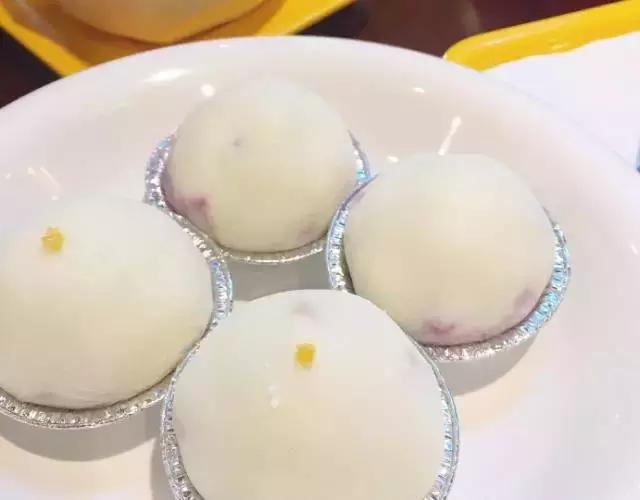 各位旅客,前方到站昆城广场,请注意装满钱包,装满钱包!