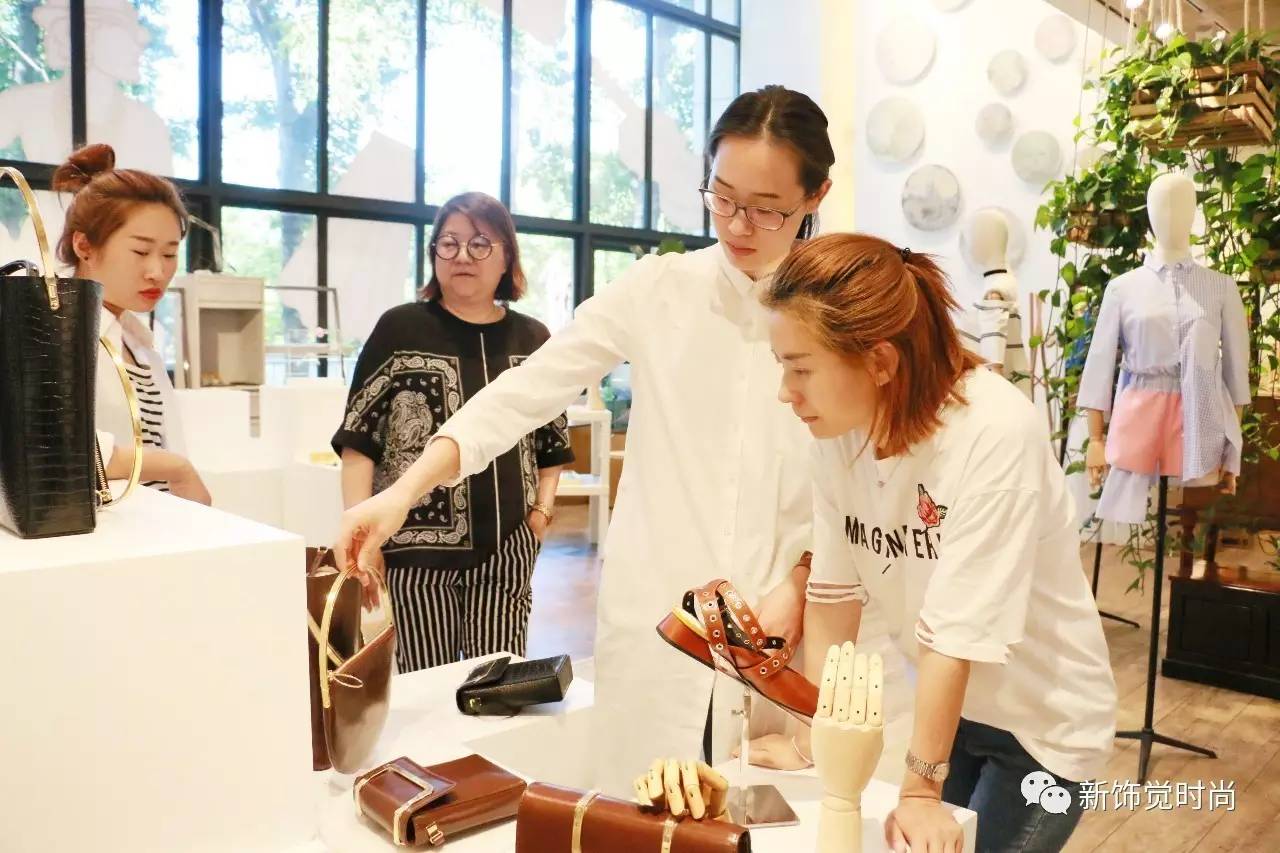 春夏dior服装店陈列,男装dior服装店陈列