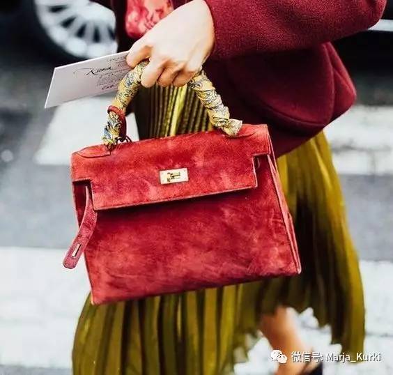 丝巾如何修复包带,丝巾护包的正确方法