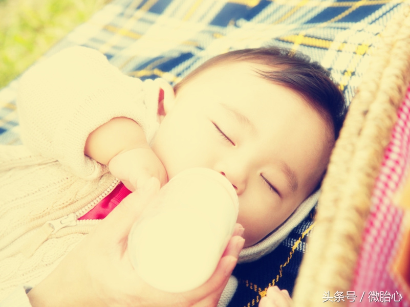 宝宝长期厌奶会引起发育迟缓吗,厌奶期的宝宝如何引导