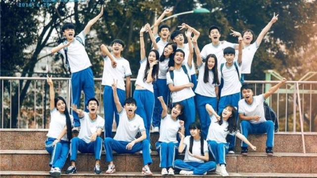 陈都灵演过什么校园剧,周冬雨女明星穿衣曝光瞬间