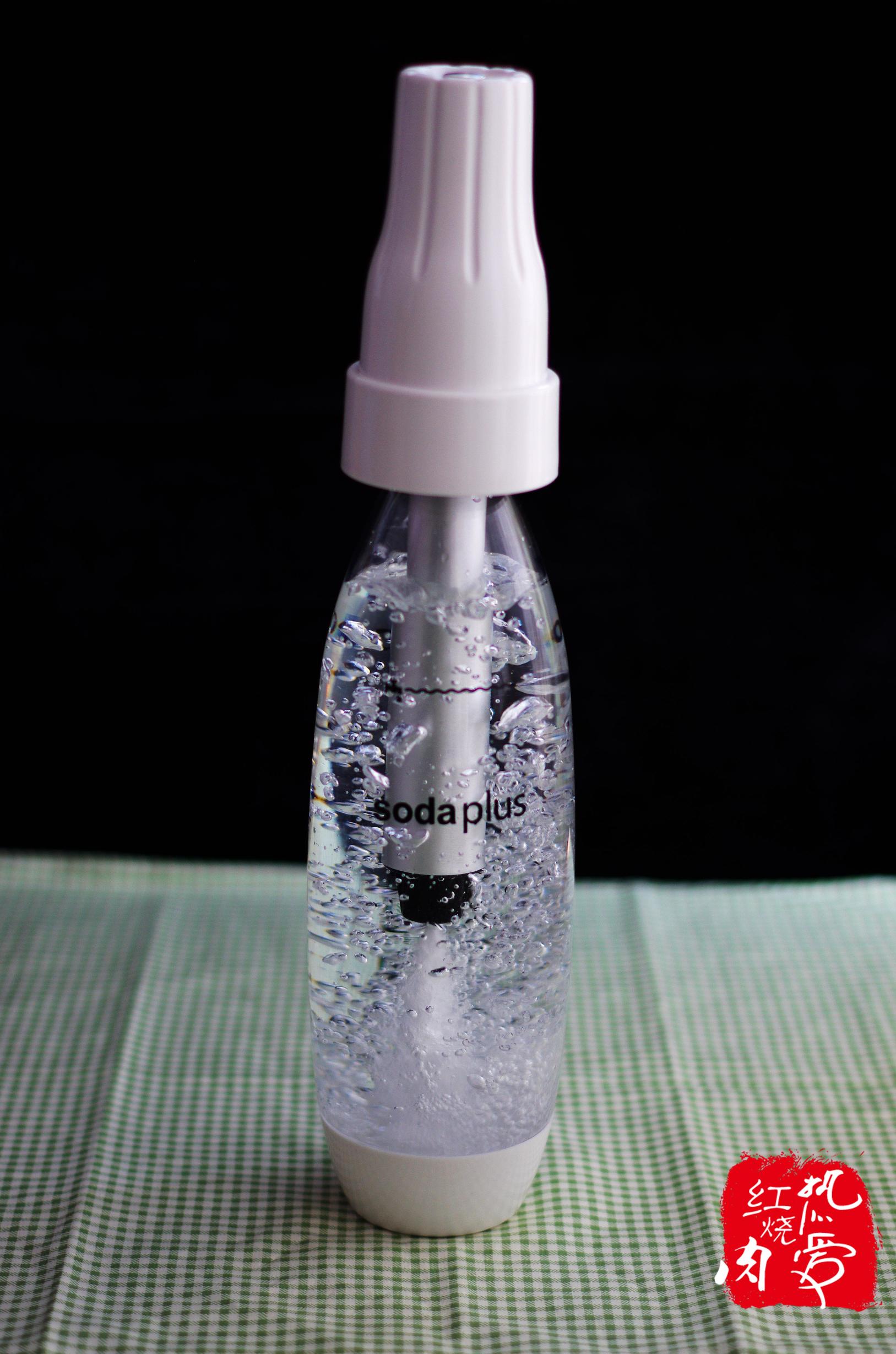 一个芒果两瓶水，就能做出比北冰洋汽水还要好喝的冰爽气泡水来！