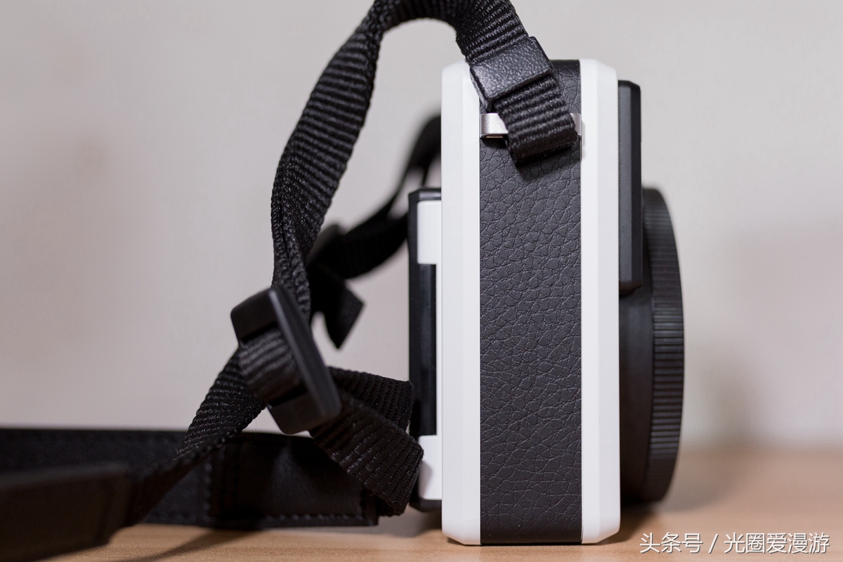 徕卡sofort拍立得怎么出照片,徕卡sofort拍立得自拍