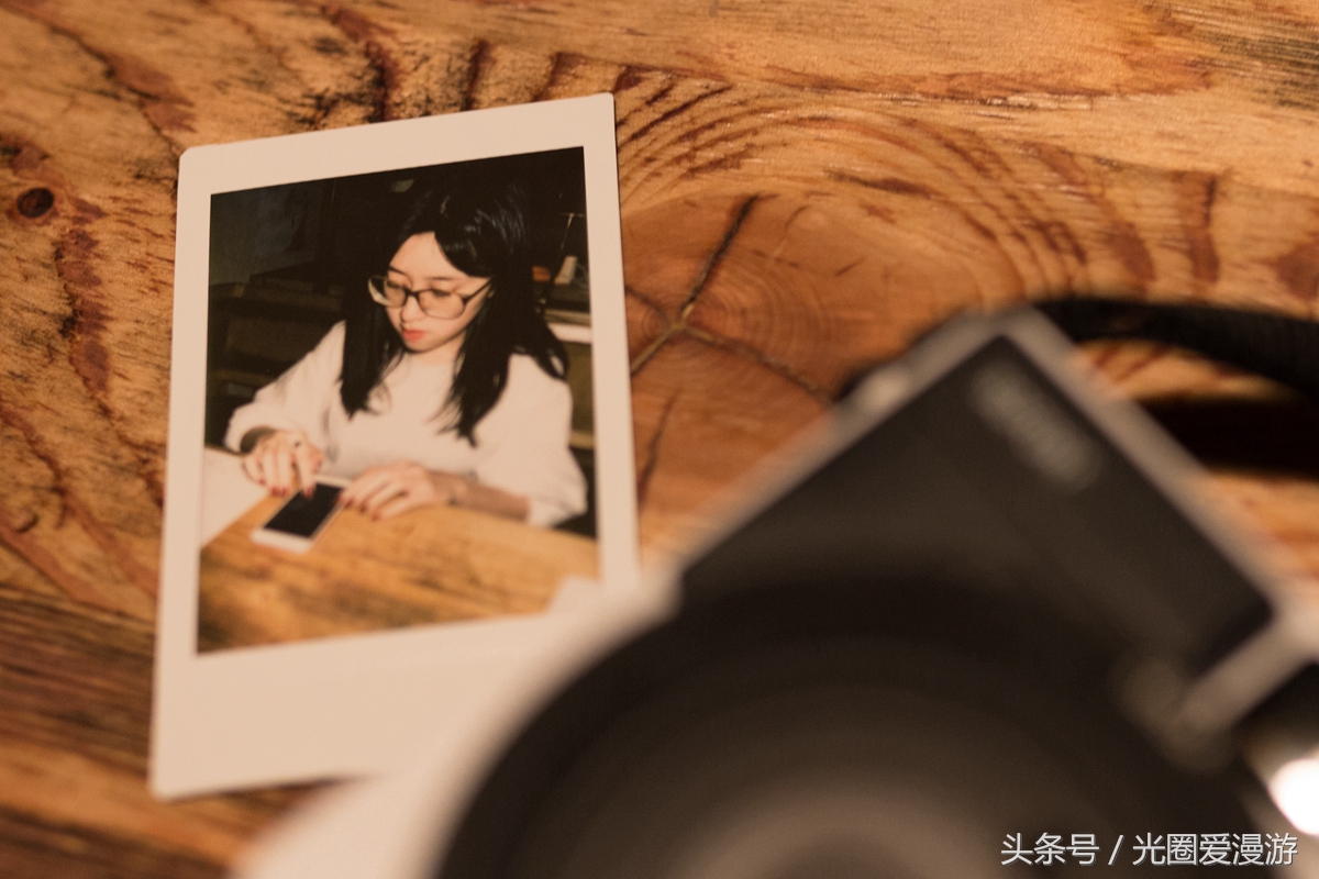 徕卡sofort拍立得怎么出照片,徕卡sofort拍立得自拍