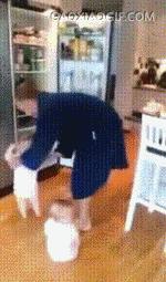 儿子等待父母回来过年,儿子还没几天就要回家探亲