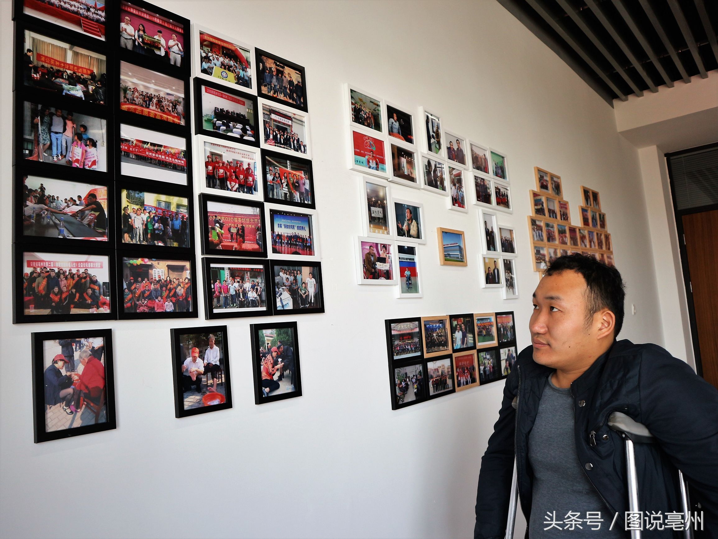 拄双拐残疾小伙,残疾小伙创业成功案例