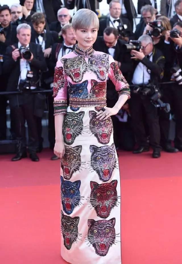 李宇春奇葩礼服,戛纳红毯李宇春5分钟造型