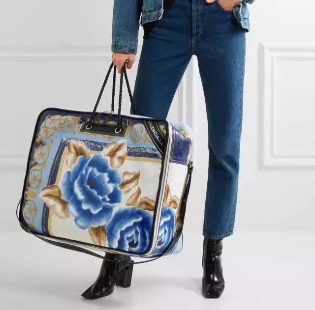 4000块的塑料拖鞋，1万7的民工编织袋包包，觉得丑还买不起