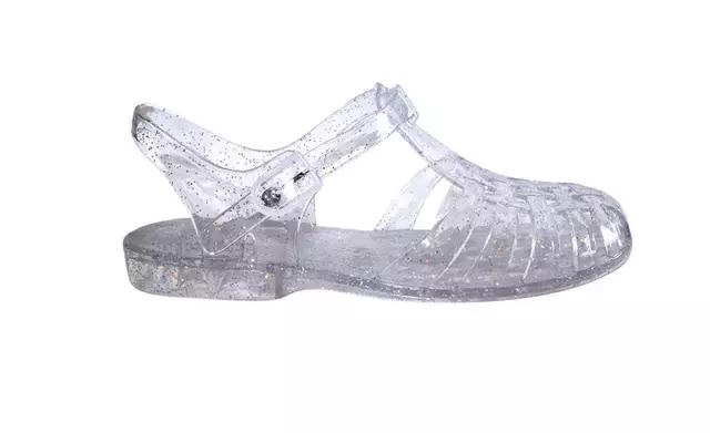 4000块的塑料拖鞋，1万7的民工编织袋包包，觉得丑还买不起