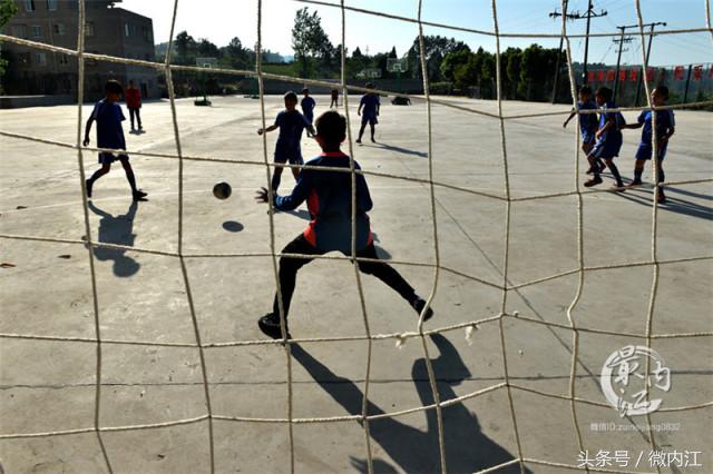 山里娃娃的足球梦原版,大山孩子足球梦