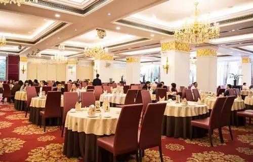 这个空降厨师，为何工资高过港厨？