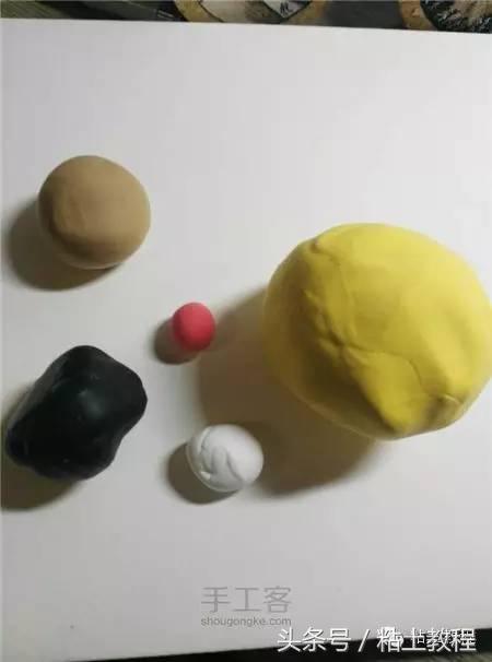 用彩泥来做海绵宝宝,海绵宝宝动画片橡皮泥手工制作