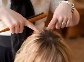 法式慵懒鱼尾辫,法式辫子麻花公主头