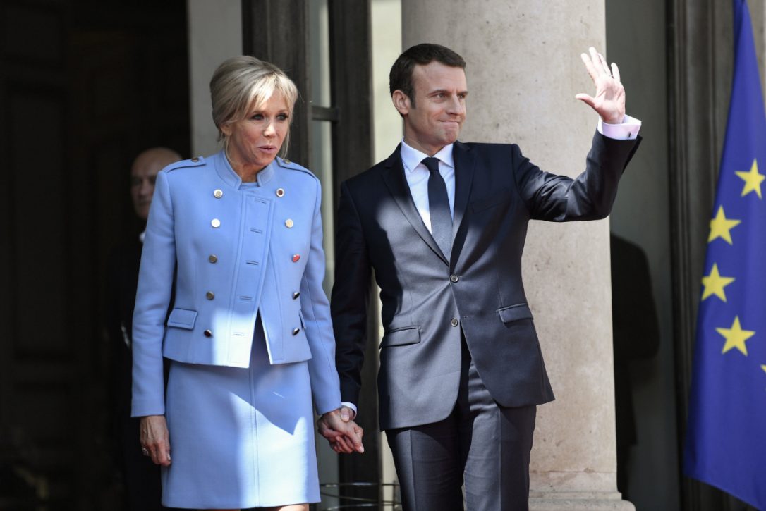法国总统西装3千元第一夫人借LV套装穿,法国史上最省总统夫妻