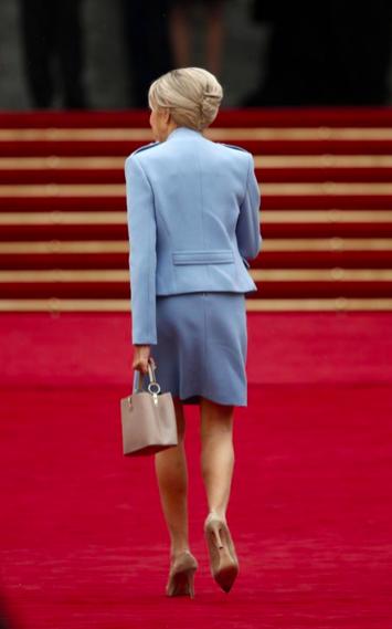 法国总统西装3千元第一夫人借LV套装穿,法国史上最省总统夫妻