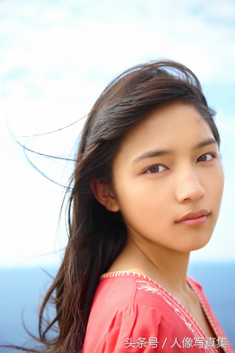 日本模特川口春奈的家中摄影人像写真集