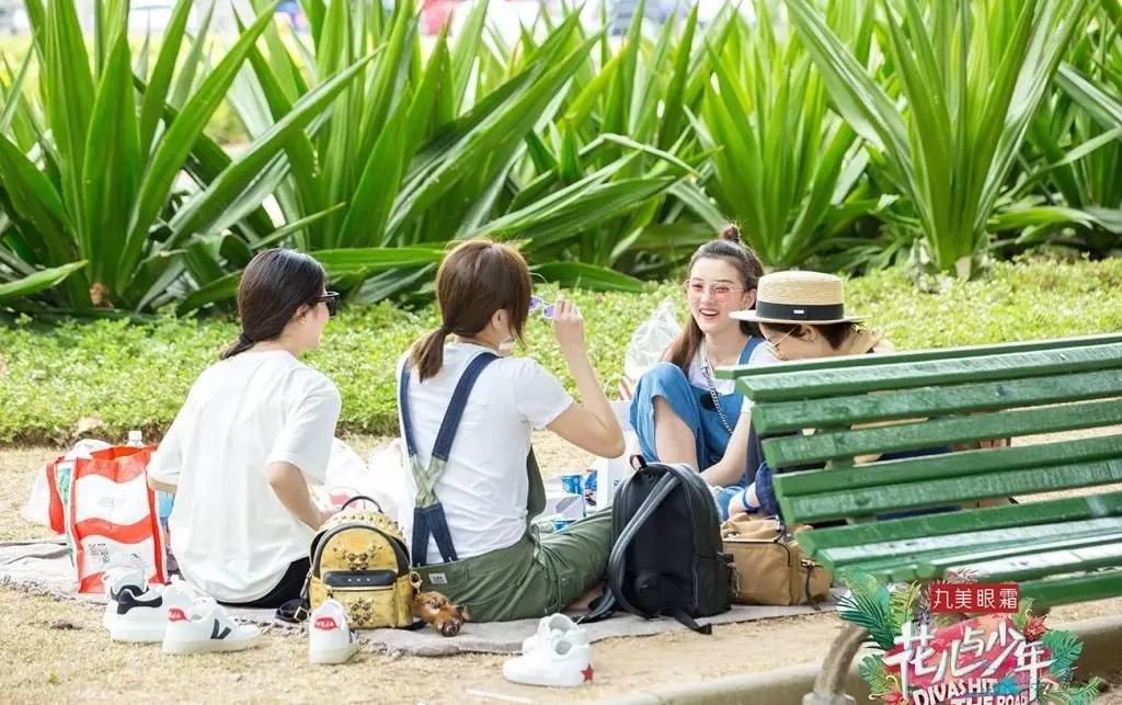 江疏影娜扎现场互相吐槽猝不及防,娜扎井柏然花少