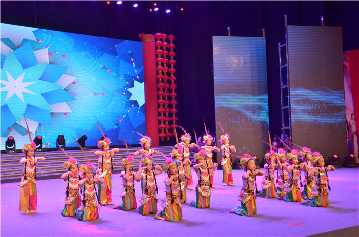 阜阳电视台演播大厅来了一群可爱的公益小天使