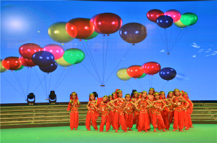 阜阳电视台演播大厅来了一群可爱的公益小天使