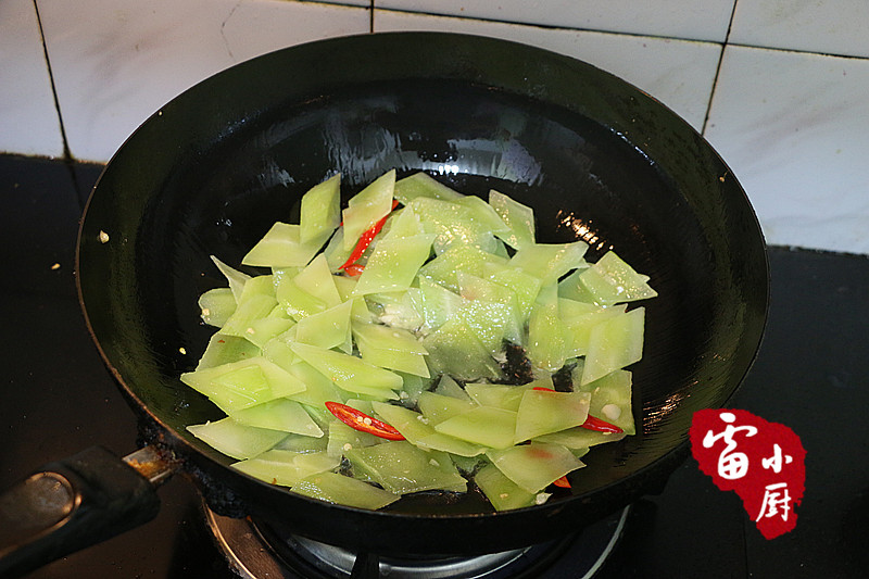 奶水多是涨得快么,这几天奶水很清是怎么回事