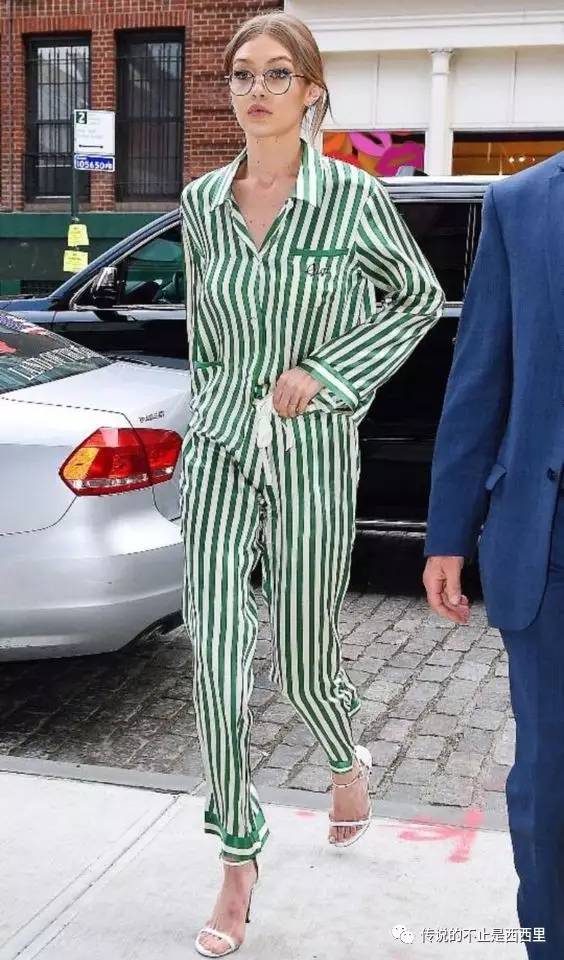 欢乐颂里面的红色外套,欢乐颂礼盒装