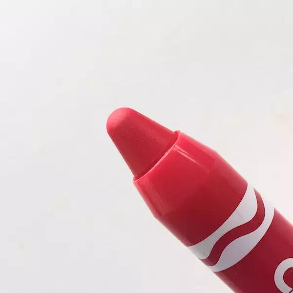 是的，画笔公司真的推出了一款蜡笔唇膏