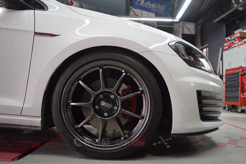 高尔夫7gti改18轮毂,高尔夫7gti改装外观案例