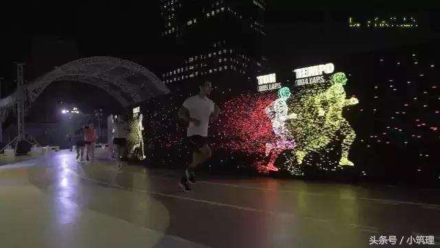 nike和led跑道,nike又一款破碎感的鞋