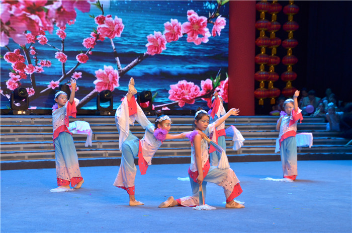 阜阳电视台演播大厅来了一群可爱的公益小天使