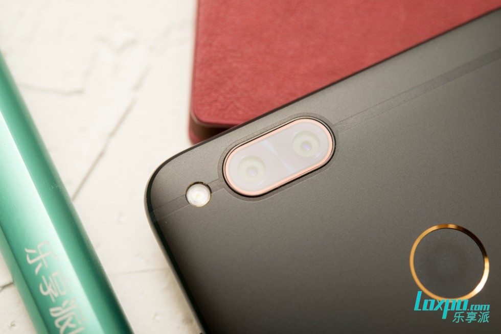 努比亚z17mini闪屏,努比亚z17mini旗舰图片