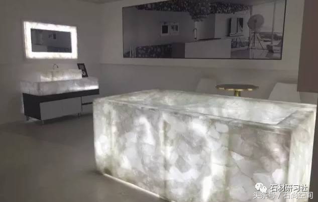 高新区室内装修材料案例分享,天然白水晶摆件家居装饰