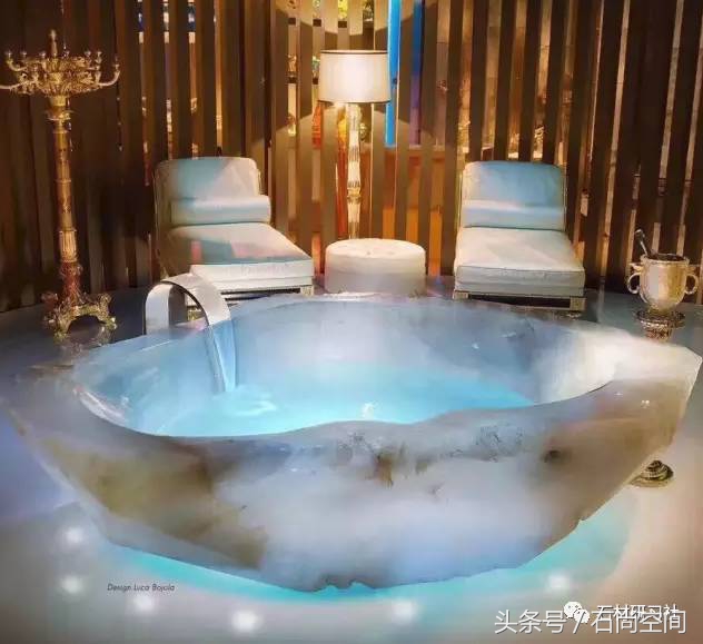 高新区室内装修材料案例分享,天然白水晶摆件家居装饰