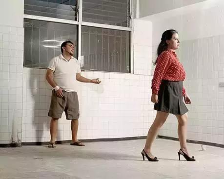 80后女同摄影师深入“诊所”，再现野蛮残暴的性倾向治疗