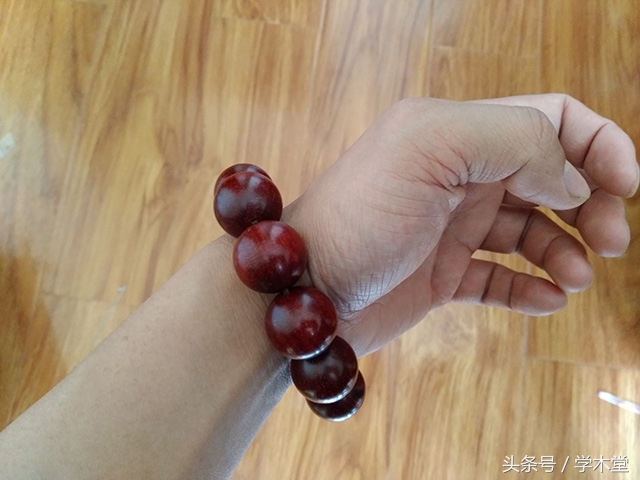 小叶紫檀手串的金星和棕眼的区别,小叶紫檀手串有金星