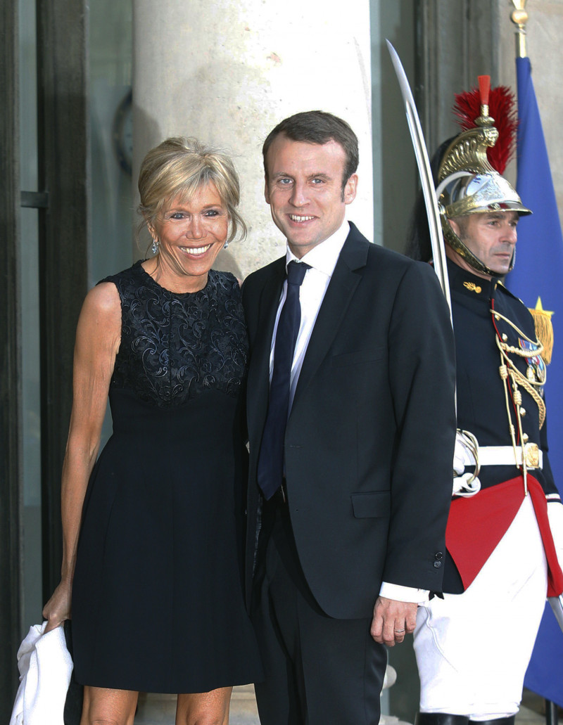 法国总统西装3千元第一夫人借LV套装穿,法国史上最省总统夫妻