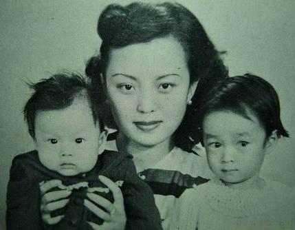 她是甄珍的妹妹，曾经的清纯让邱淑怡黯然失色，现在却疾病缠身