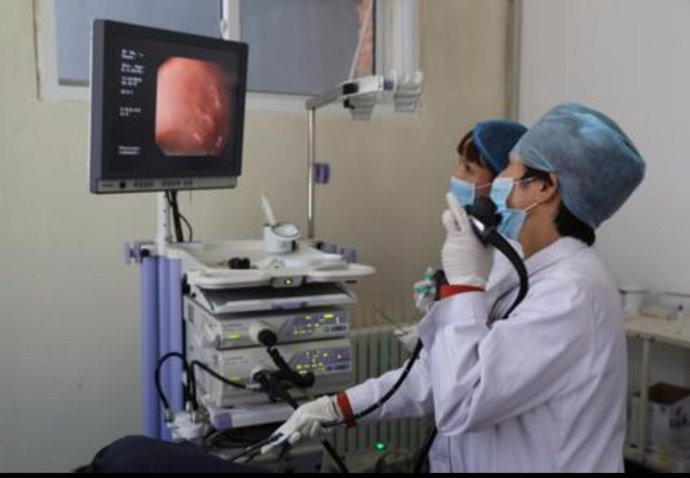 如何配合医生做胃镜,医生做胃镜选择无痛还是普通胃镜