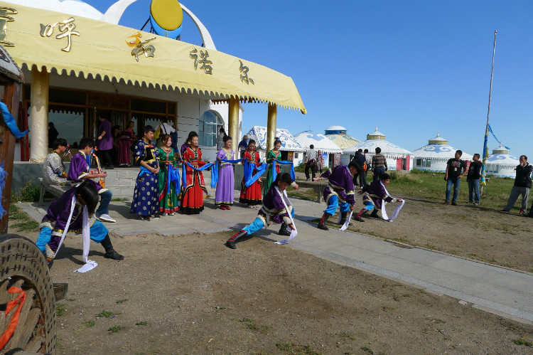 怎么去呼伦贝尔大草原景区 (呼伦贝尔大草原有几个旅游景点)