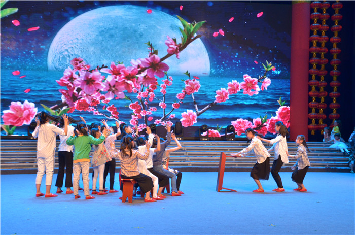 阜阳电视台演播大厅来了一群可爱的公益小天使