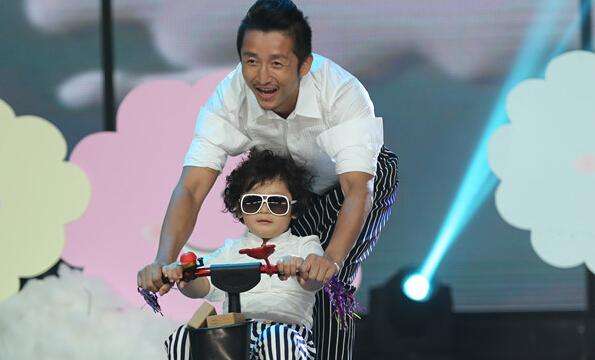 邹市明儿子轩轩又上镜了!网友:你是我最爱的男人!