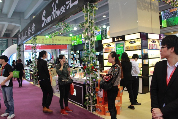 化妆品加盟店要如何经营,化妆品加盟店怎么赚钱